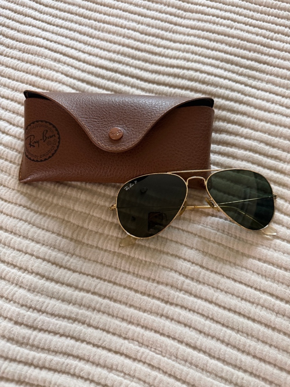 Ray-Ban Aviators Gold Frame Sunglasses with Dark Green Lenses
